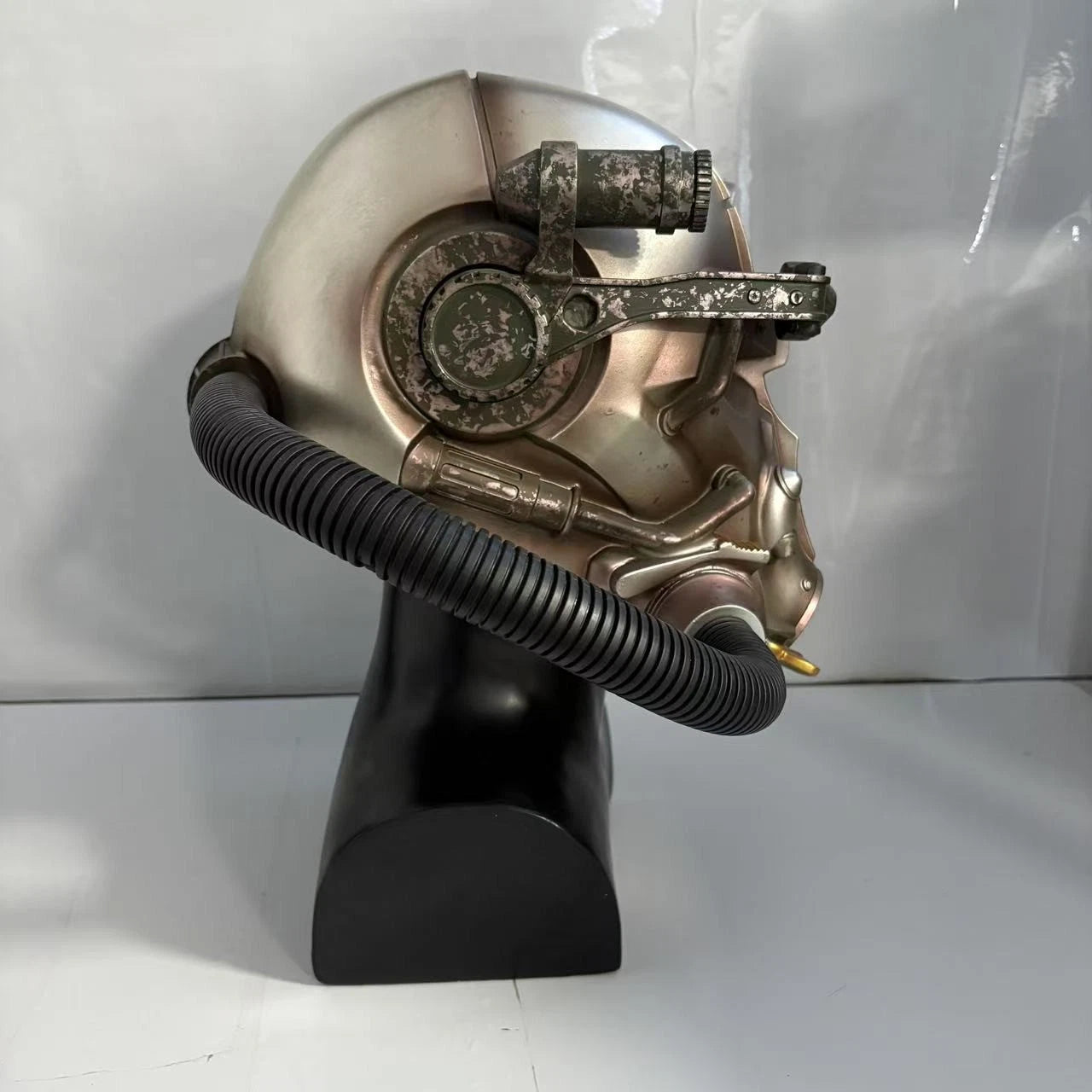 New Arrival | Xcoser Fallout 4 T-51 Life Scale Helmet Resin Props